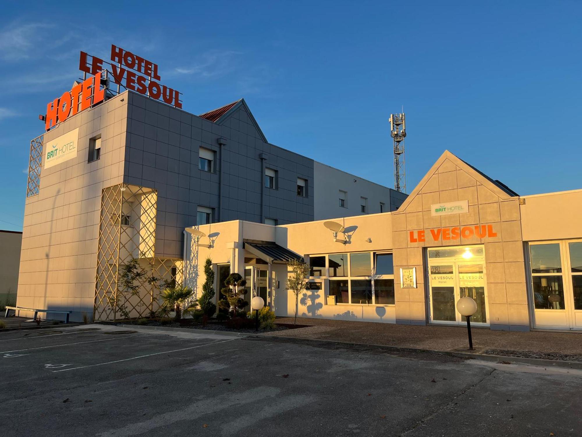 Brit Hotel Le 沃苏勒 外观 照片